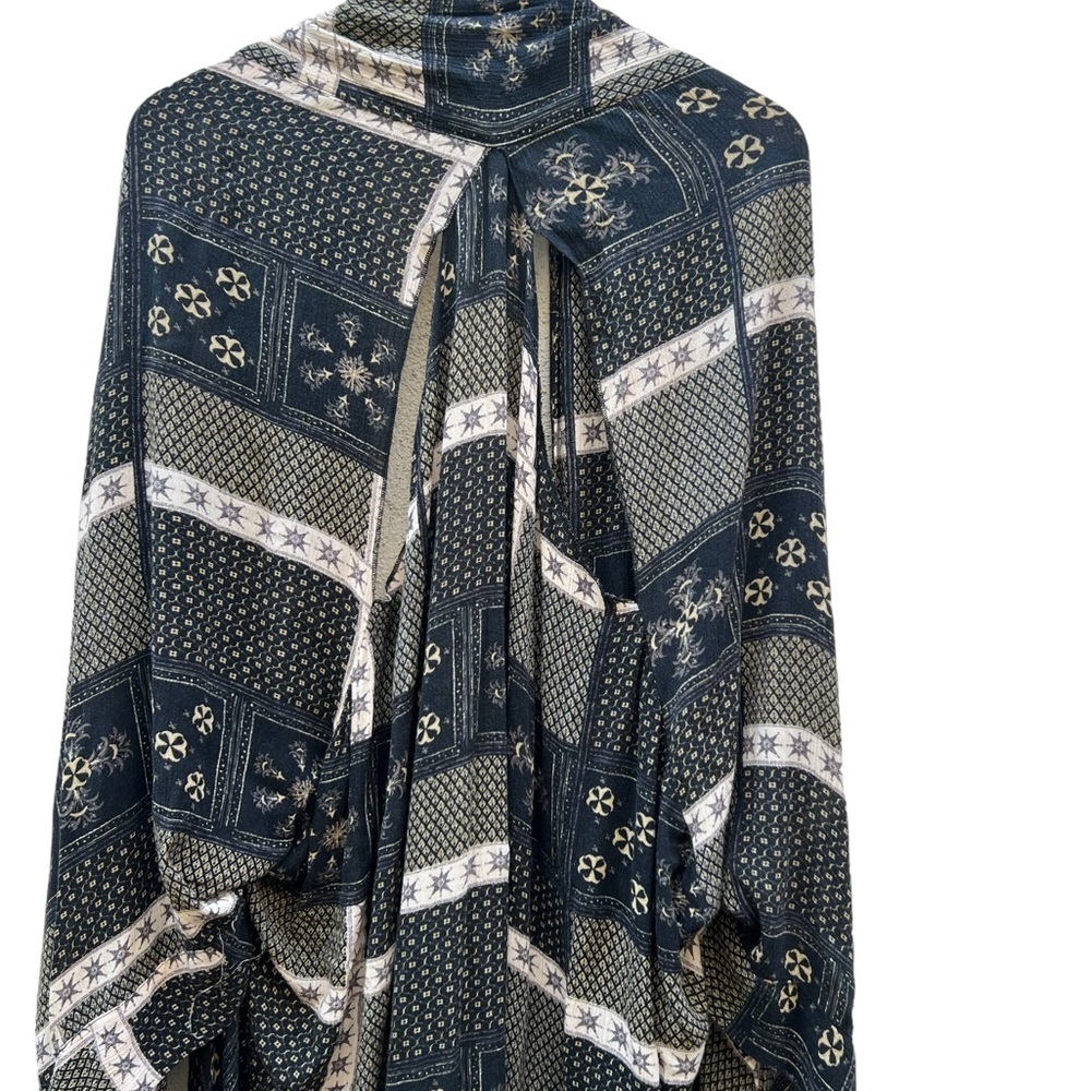 Free People Little Wing Rare Black Print Kimono Luxury Bohemian Duster Size XS/S - Picture 8 of 11